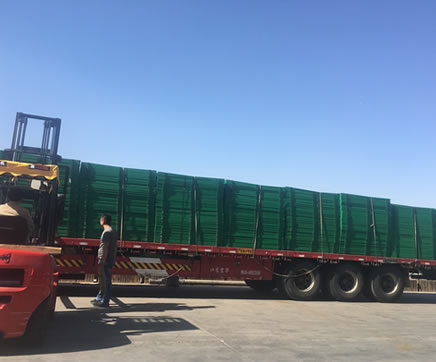 武漢至廣州27公里鐵路封閉護欄網發(fā)貨